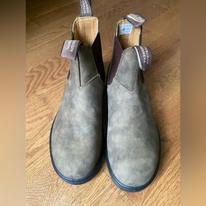 #585 MEN'S CLASSICS CHELSEA BOOTS - RUSTIC BROWN